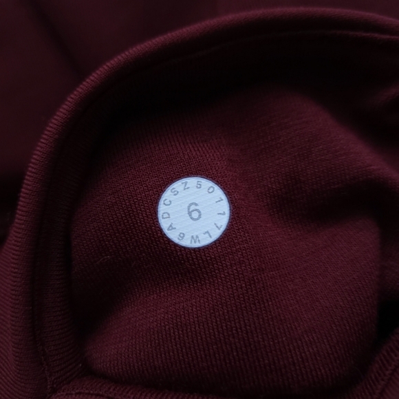 🍋Like New Lululemon Body Con Crop - Picture 13 of 13